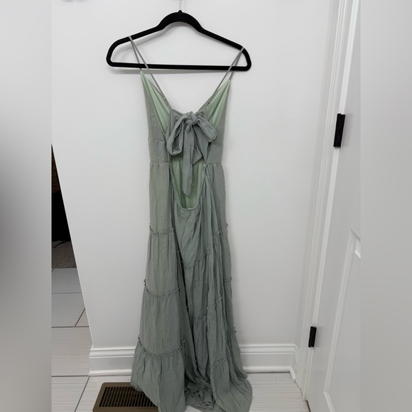 Elegant Green Maxi Dress - Picture 4 of 6